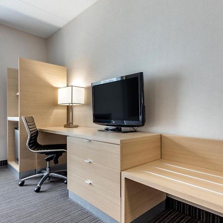 Quality Inn & Suites Оуквил Стая снимка