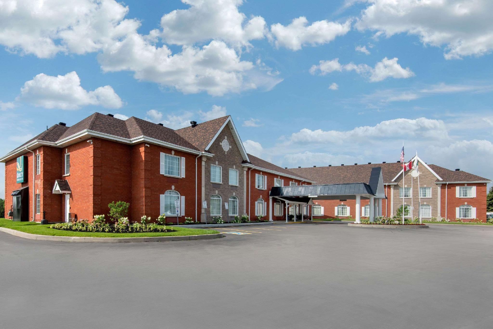 Quality Inn & Suites Оуквил Екстериор снимка