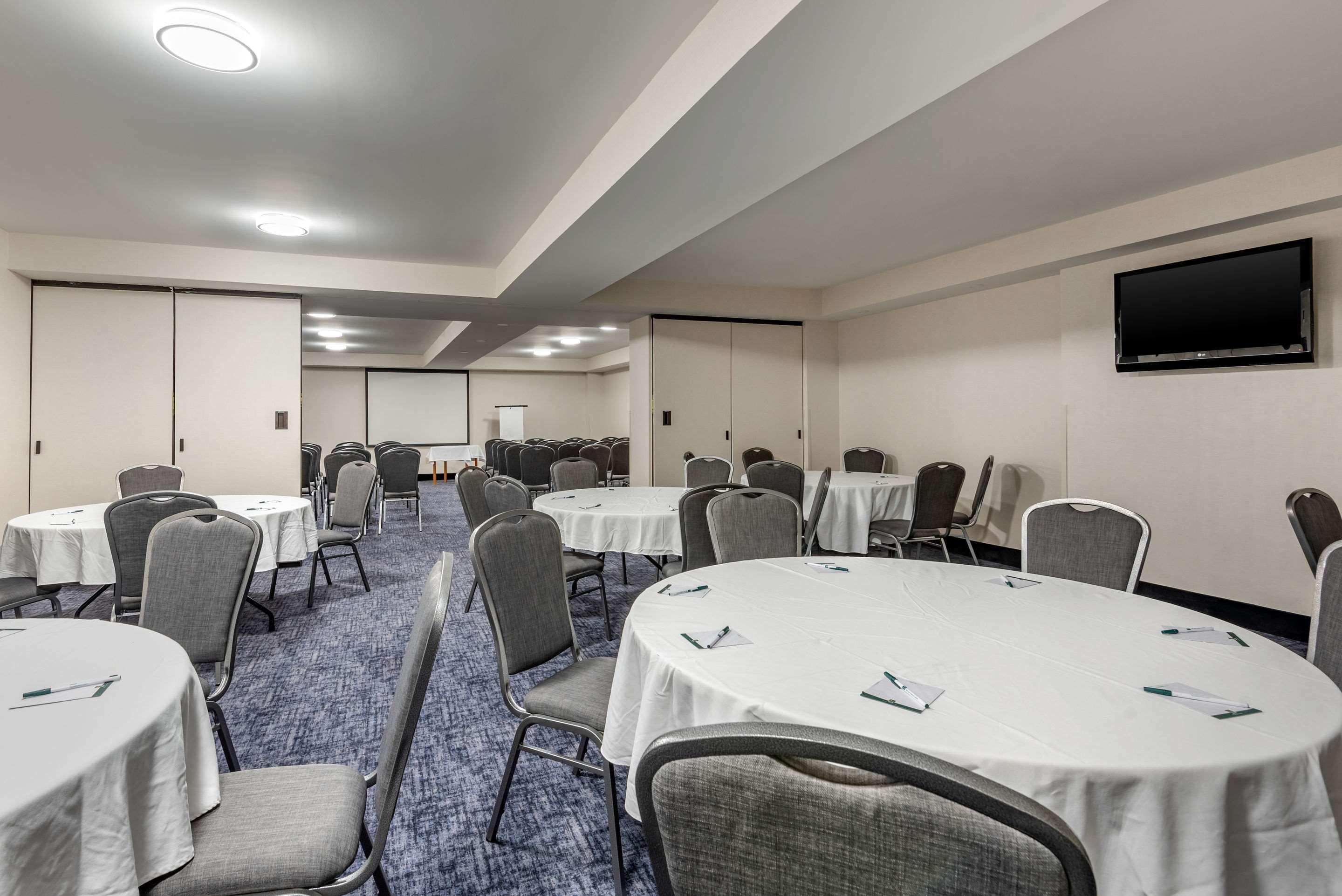 Quality Inn & Suites Оуквил Екстериор снимка