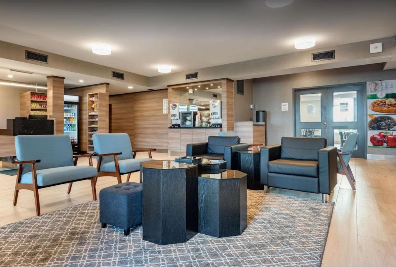 Quality Inn & Suites Оуквил Екстериор снимка