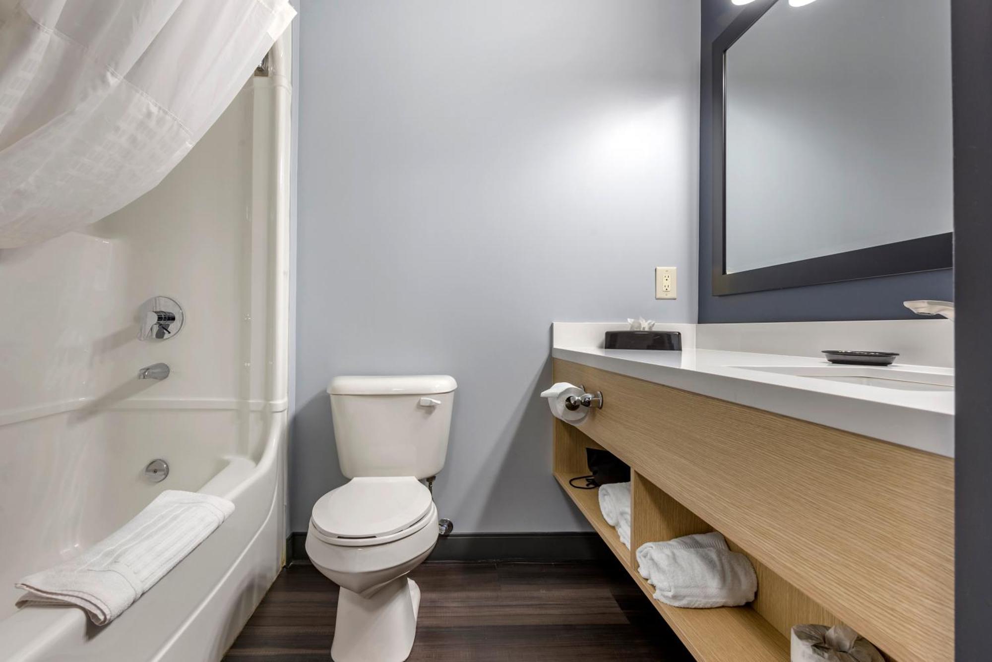 Quality Inn & Suites Оуквил Стая снимка