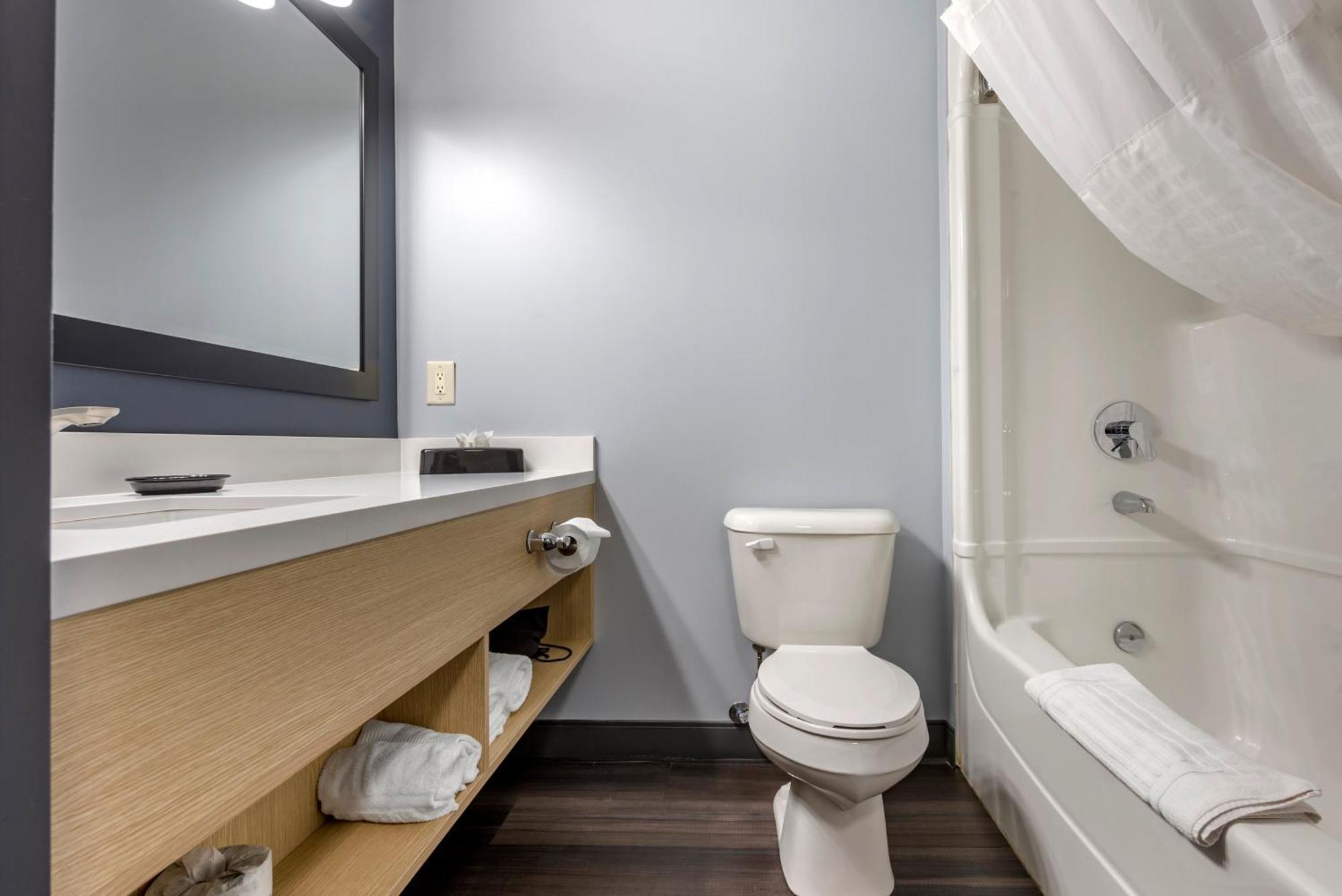 Quality Inn & Suites Оуквил Стая снимка