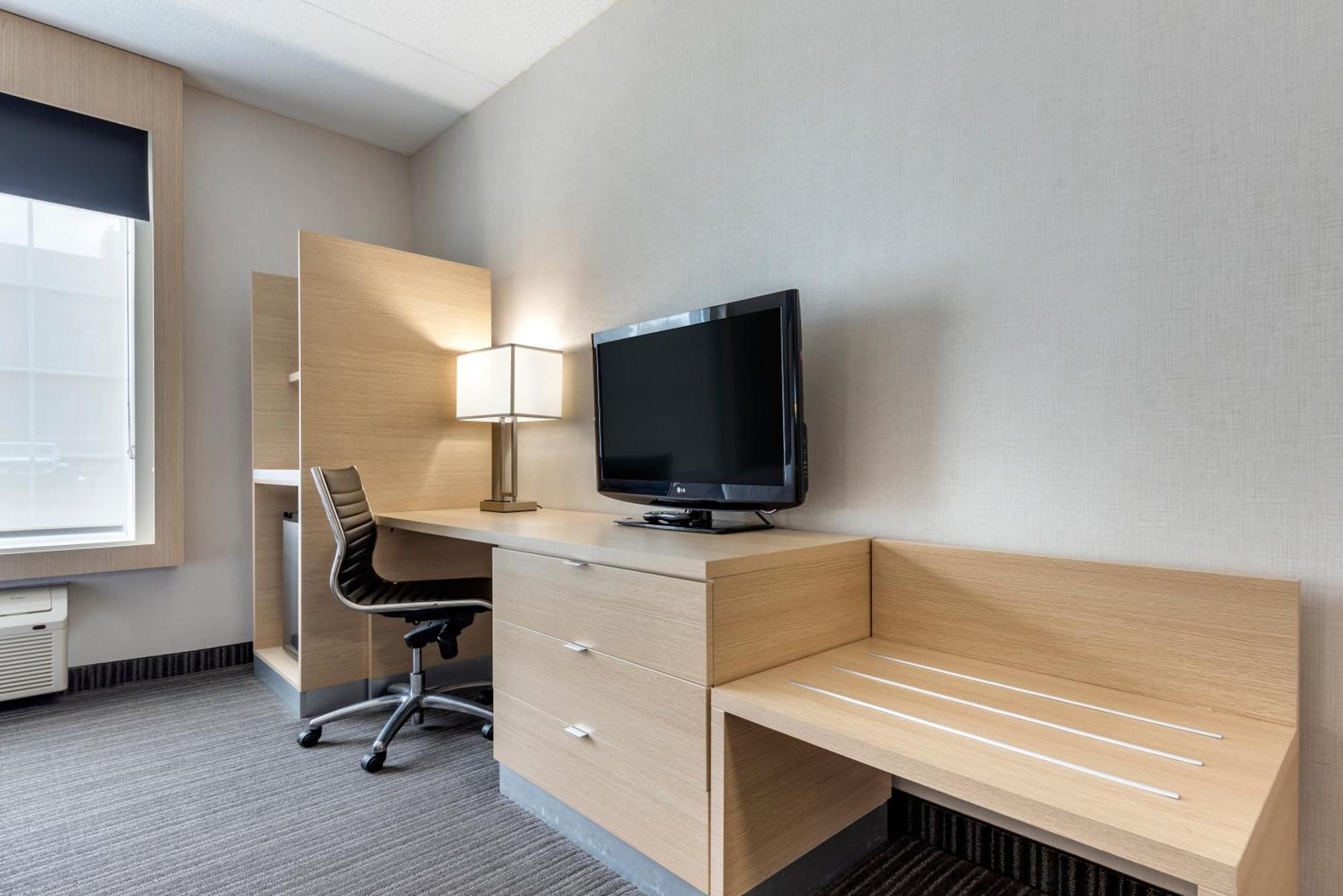Quality Inn & Suites Оуквил Стая снимка