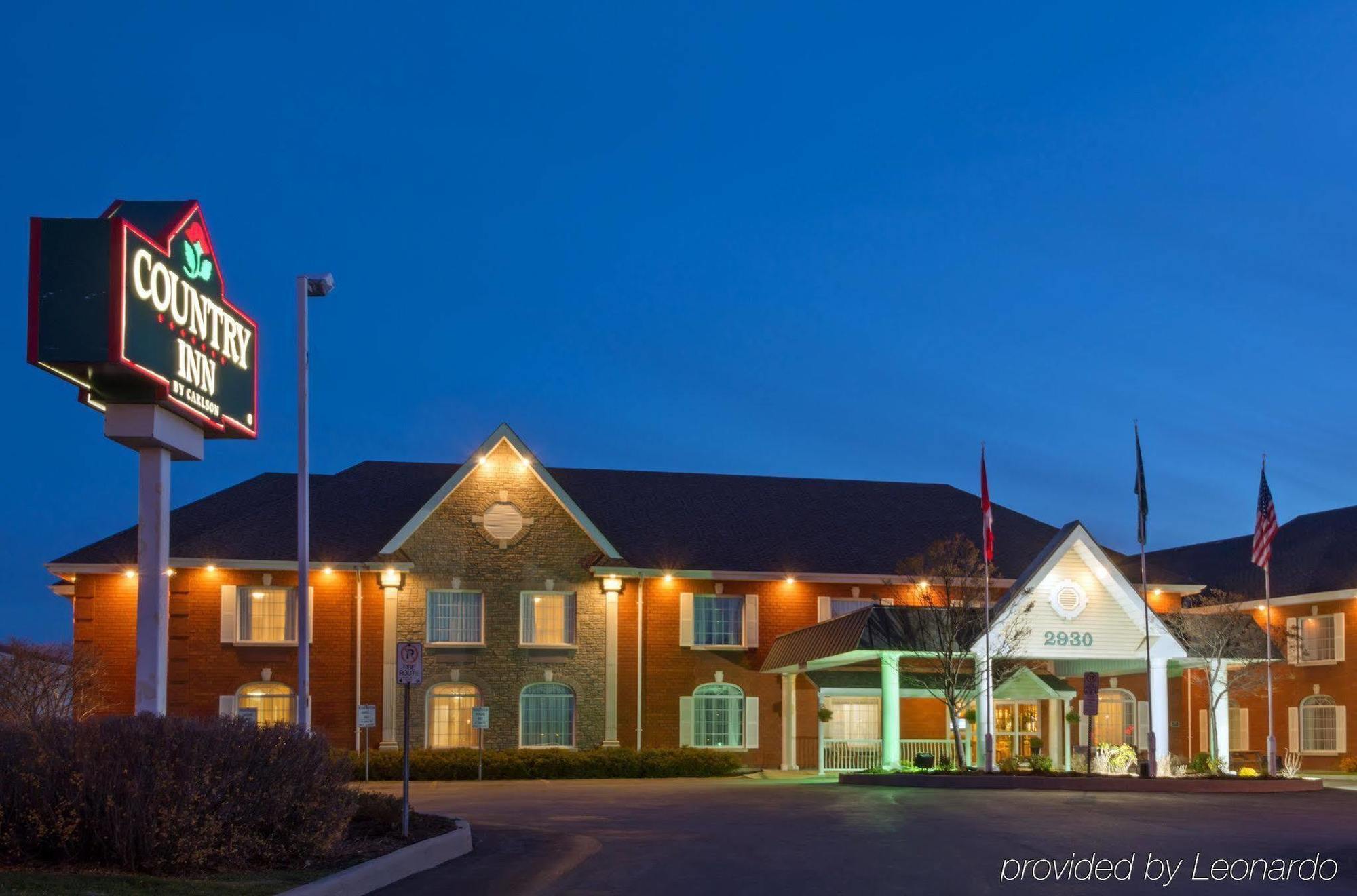 Quality Inn & Suites Оуквил Екстериор снимка