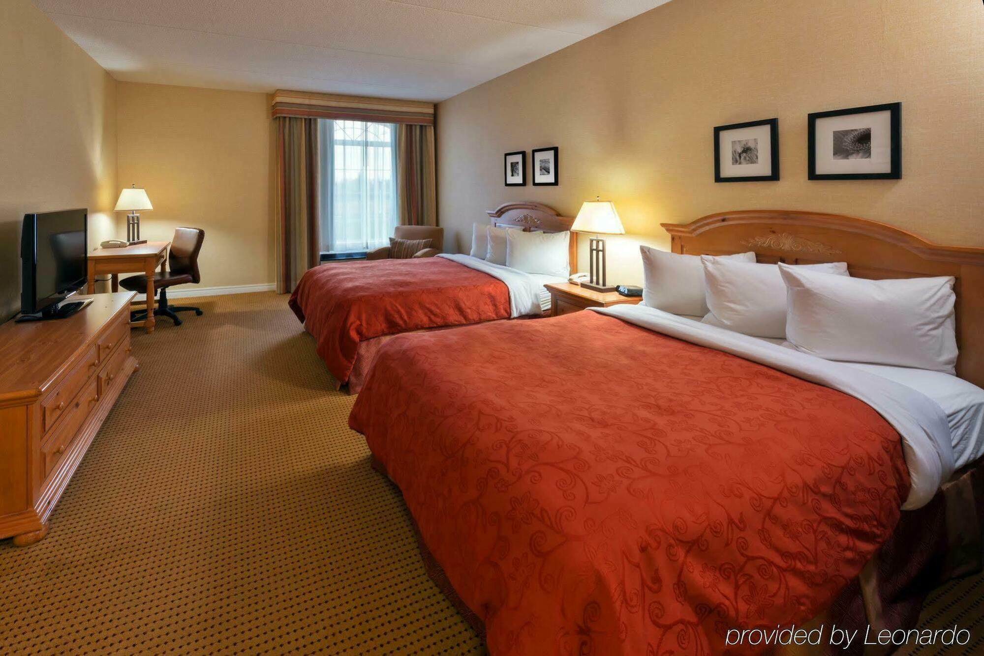 Quality Inn & Suites Оуквил Екстериор снимка